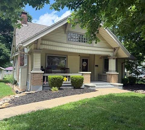 3rd image of 729 E Dorris Avenue
