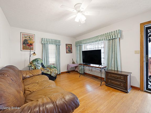 3rd image of 10711 Alberta Dr