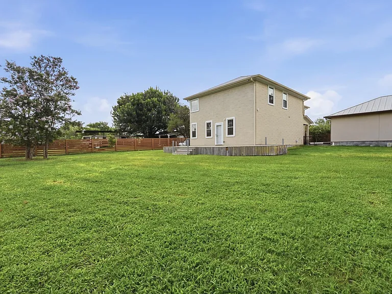 330 Howard Ln — Photo 32