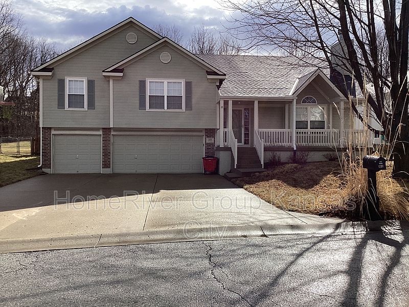 2nd image of 1201 SW Lakeview Dr