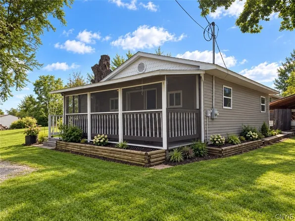399 Pendergast Rd, Liverpool, NY 13135
