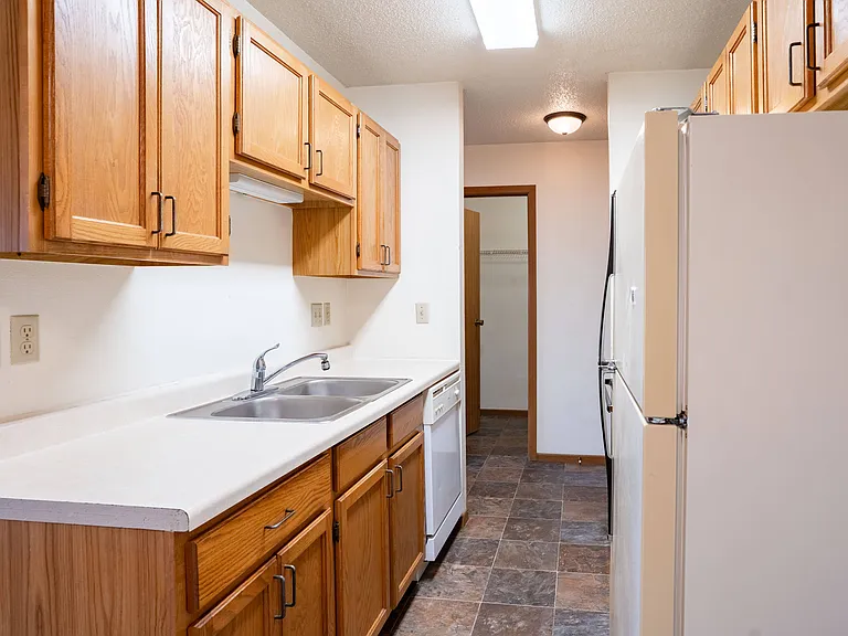 Fargo, ND Southgate Apartments | 21D | Kitchen