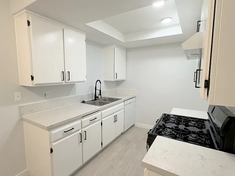 21828 Belshire Ave #15 — Photo 12