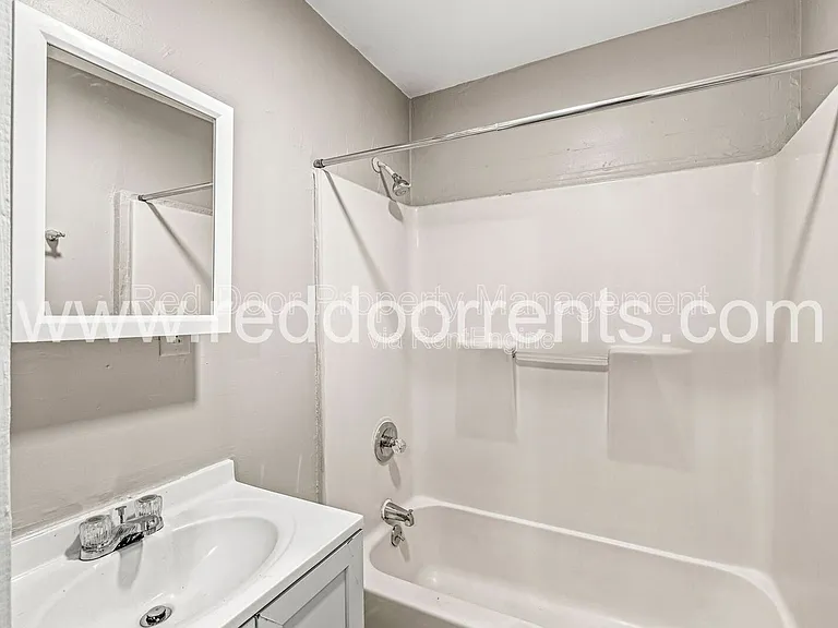 970 Edgemont Ave — Photo 8