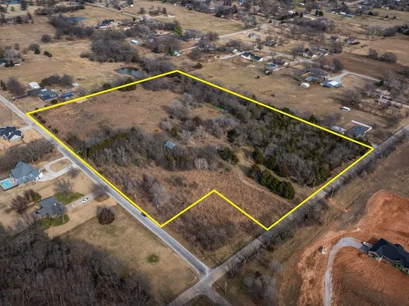 2216 E Chestnut Ave, Arkansas City, KS 67005