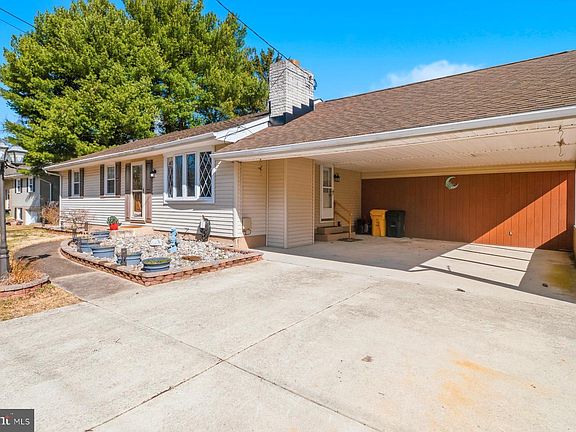 3rd image of 2164 Springdale Rd