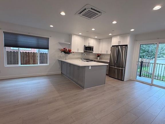 5th image of 16903 Cedar Ct #16909