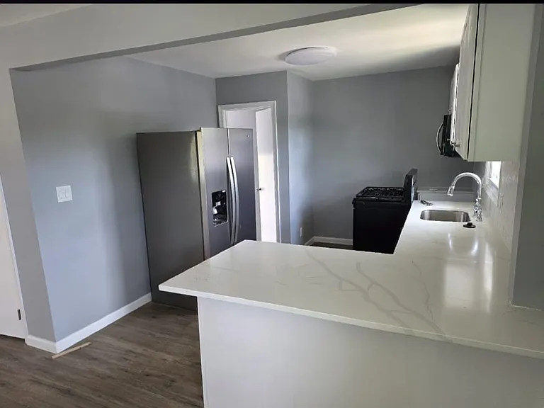 1101 Broadview Blvd N — Photo 6