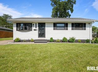 3307 Clover Hills Dr, Bettendorf, IA 52722