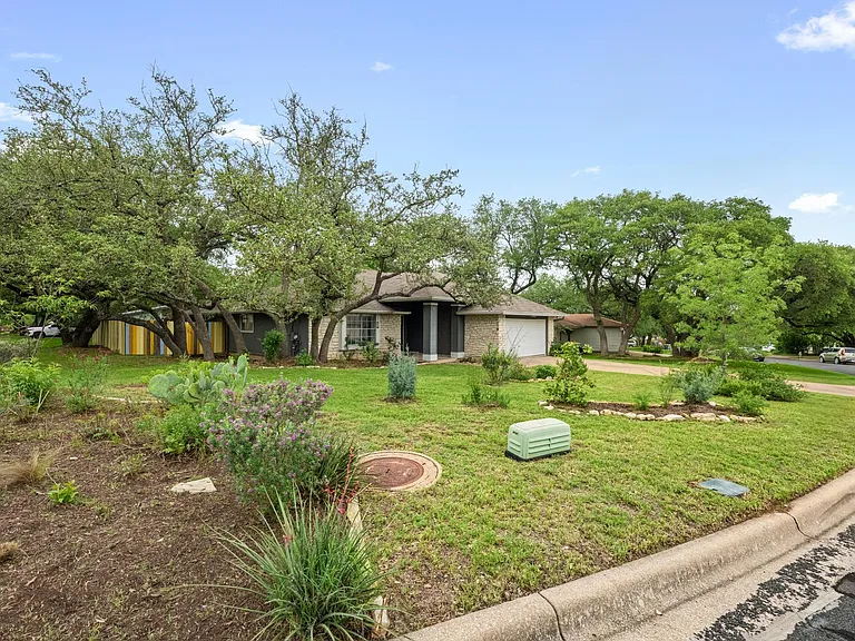 4820 Marblehead Dr — Photo 3