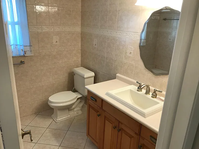 BR2/Guest Bathroom