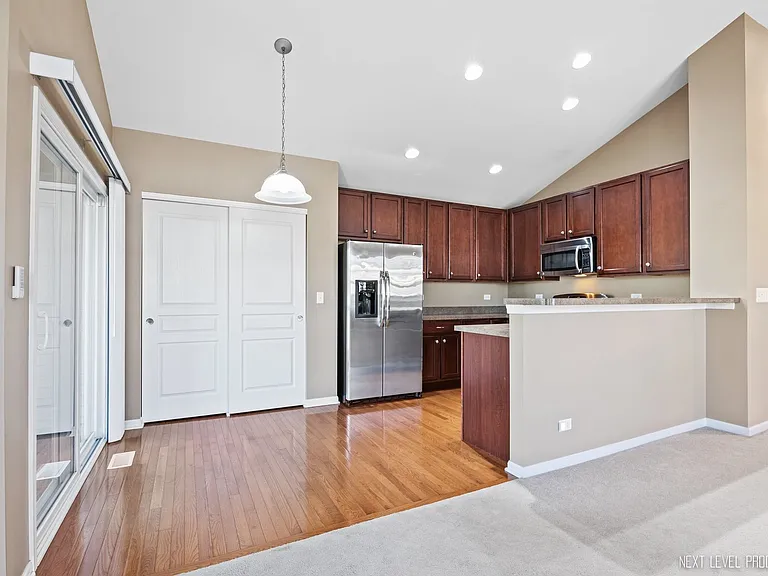 260 Devoe Dr — Photo 6