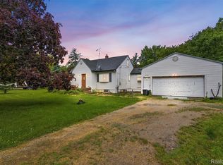 5121 Lippincott Blvd, Burton, MI 48519