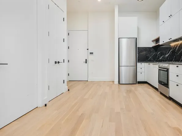 260 Gold Street image 5 of 27