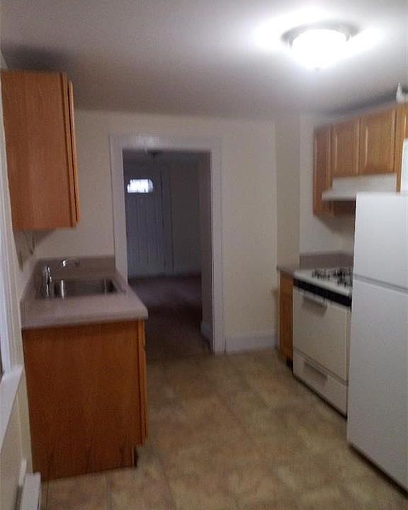 2nd image of 179 Fulton St