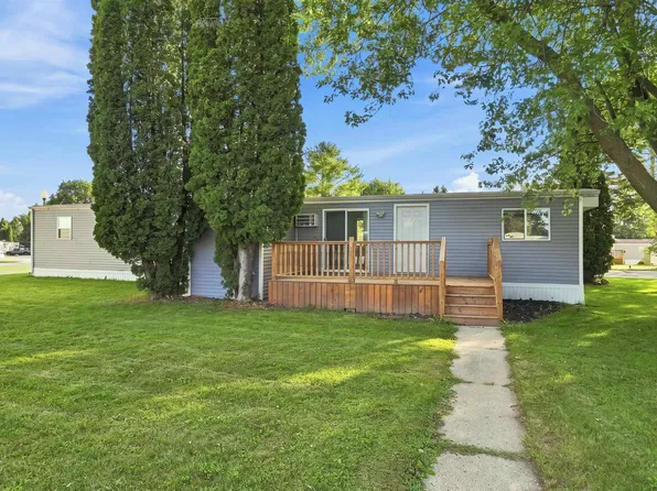2 Algonquin Trl, Sheboygan, WI 53081