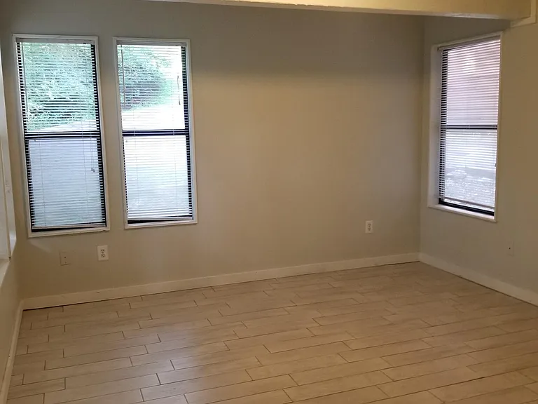 985 N Lewis Pl — Photo 17