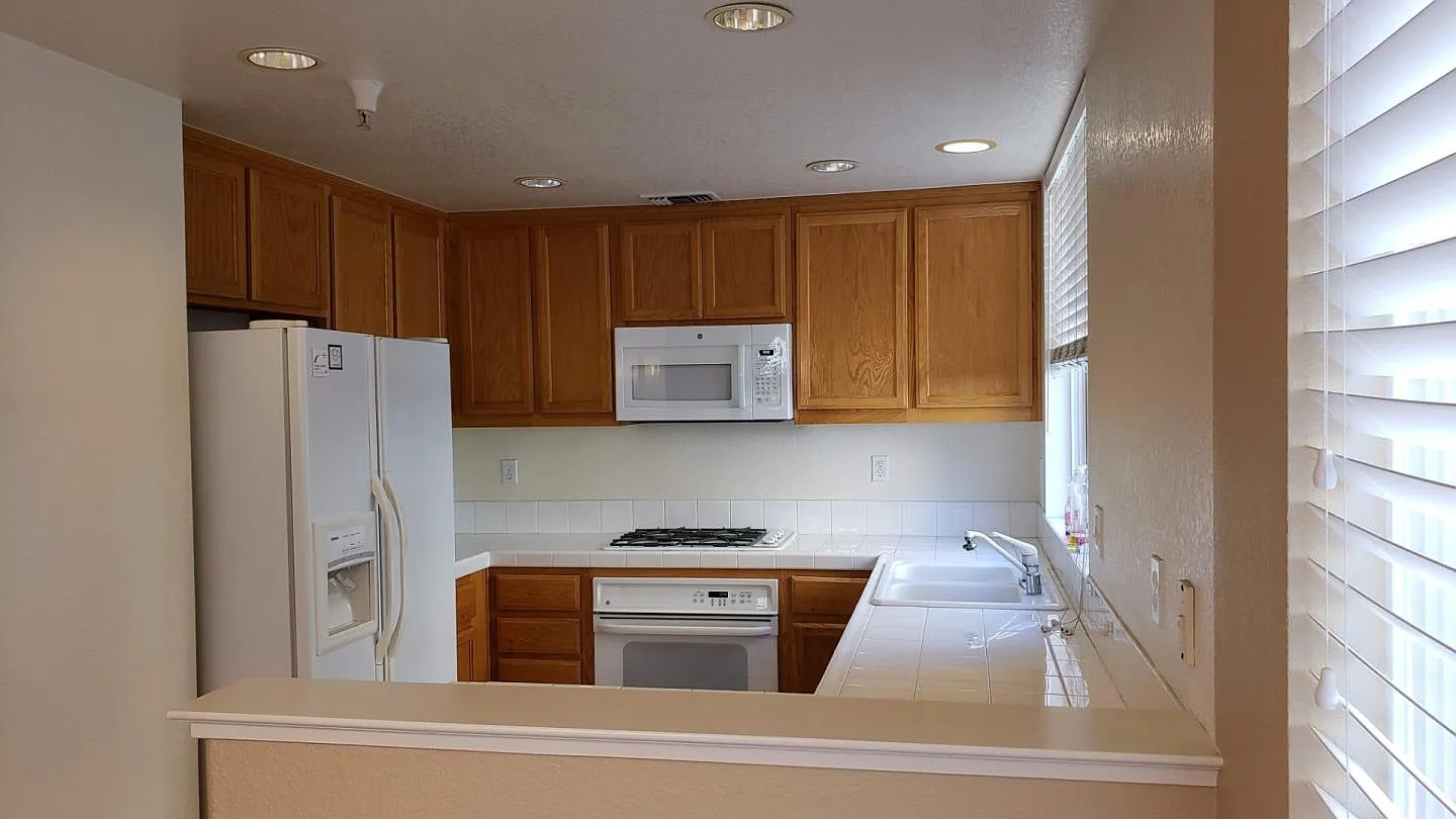 516 King George Ave photo 1