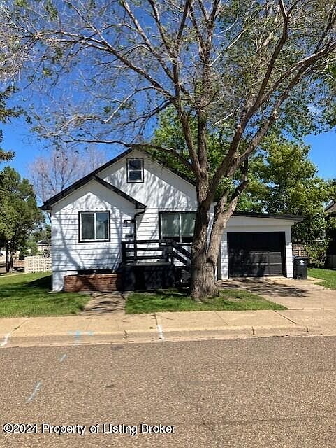 1st image of 144 9th Ave W