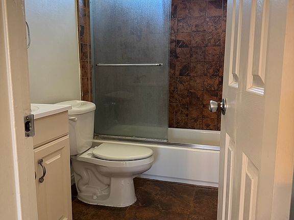 4th image of 13501 Penn St #D