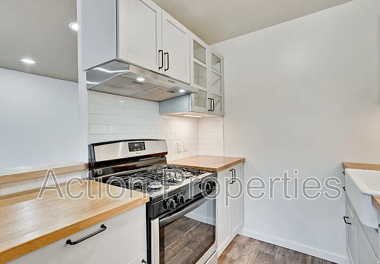 1084 Wentworth St #4 — Photo 23