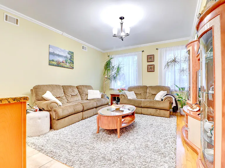 607 Onderdonk Ave #2 — Photo 1