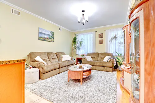 607 Onderdonk Ave #2 Photo 1 607 Onderdonk Ave #2 Photo 1