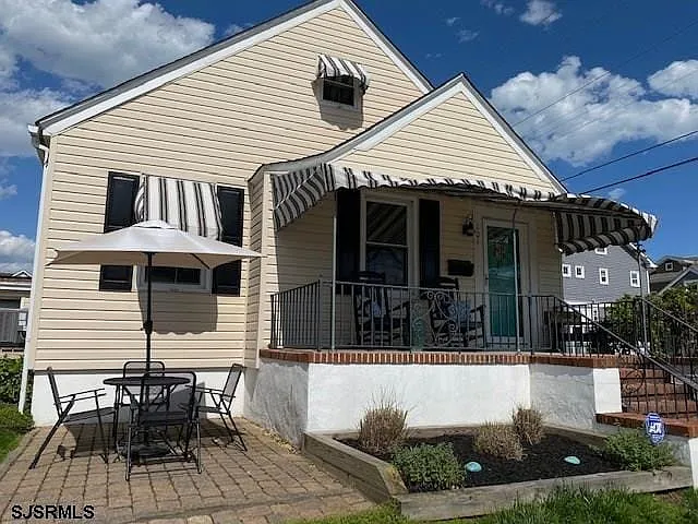 101 N Essex Ave — Photo 1