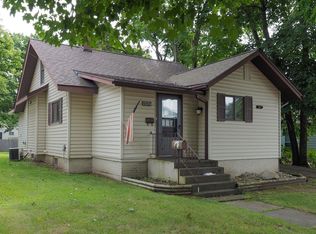210 1/2 S Maple St, Sturgis, MI 49091