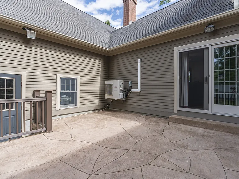 13 Andrew Ave — Photo 9