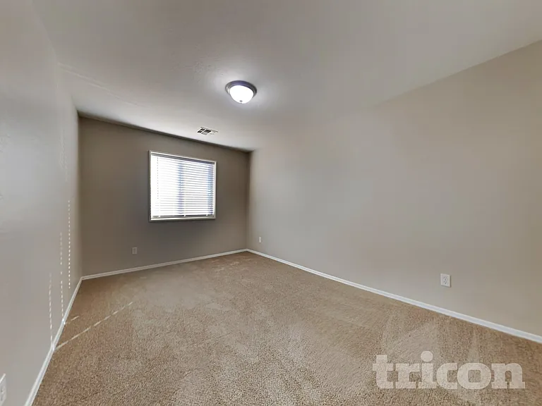 15204 N El Frio Ct — Photo 10