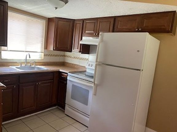 4th image of 3034 Holiday Lake Dr