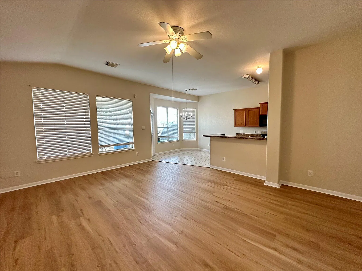 3 bed, 2.0 bath, 1414 sqft, $1,800 — Photo 3