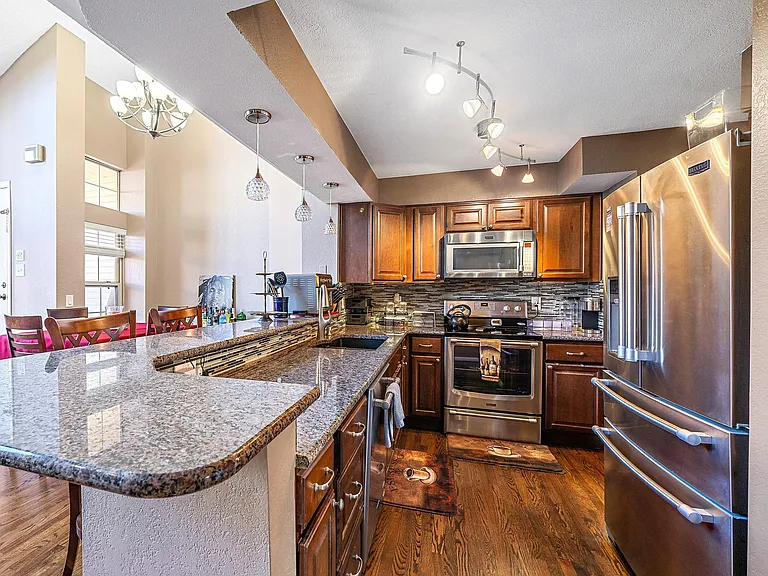 5861 W Atlantic Pl — Photo 10
