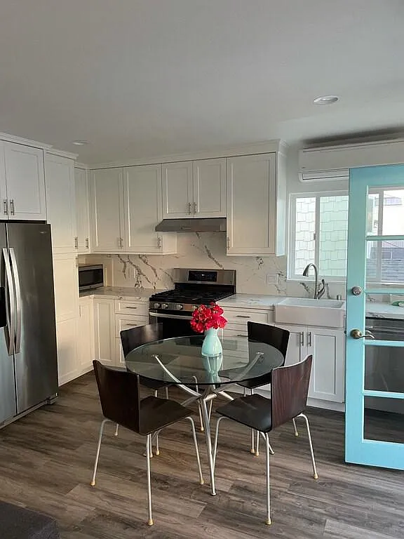 2 bed, 700 sqft, $3,500 — Photo 3