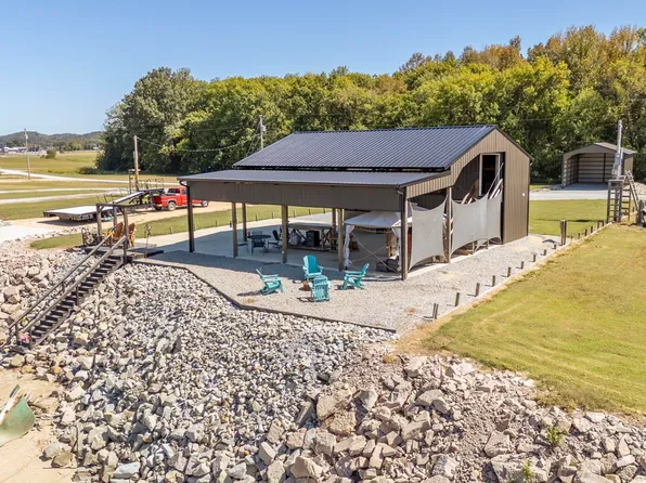 980 River Front Dr #17a & 17b, Clifton, TN 38425
