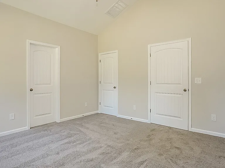360 Bainbridge Dr — Photo 8