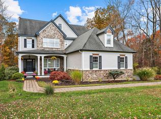 35 Rustle Meadow Ln, Canton, CT 06019