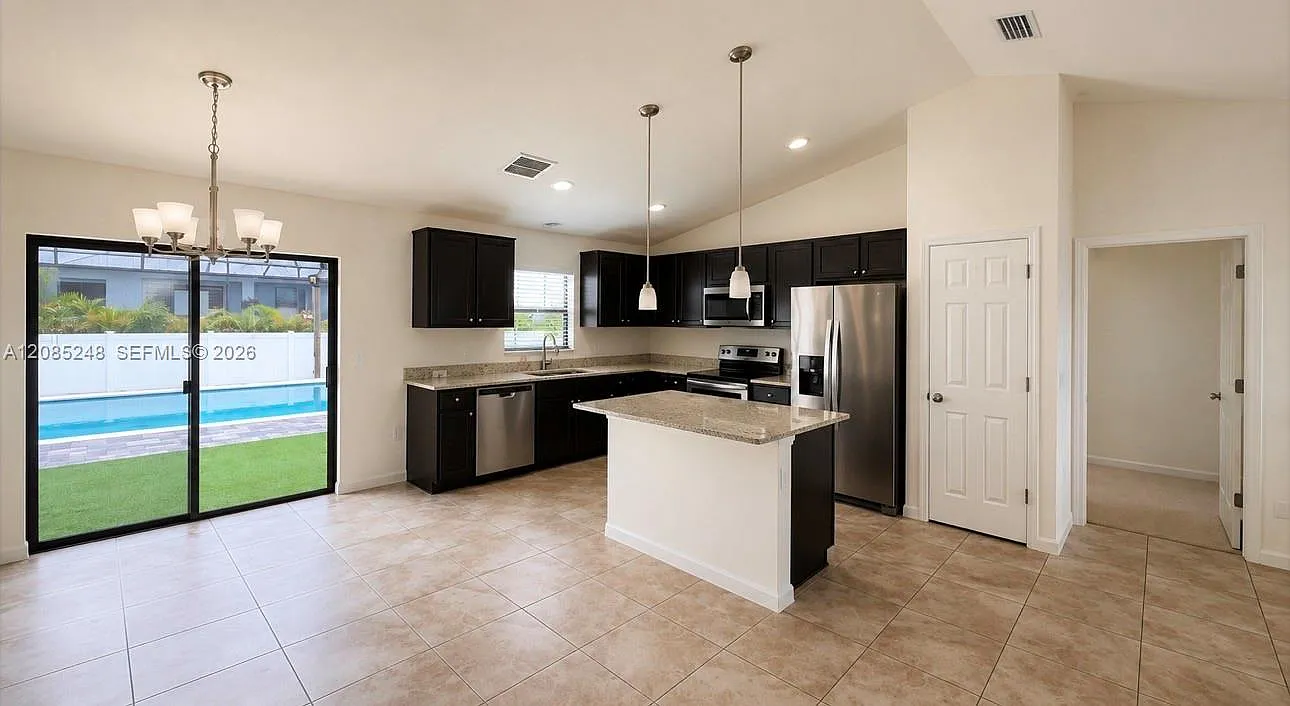 Cape Coral — Photo 4