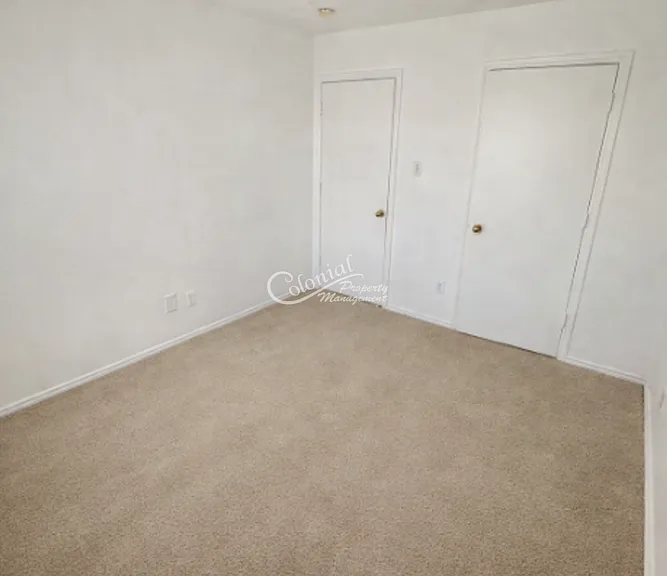 5704 Greengate Dr #D — Photo 8