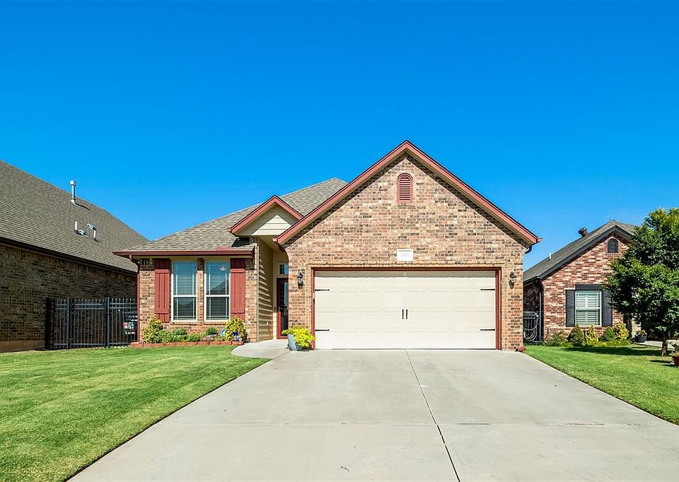 1st image of 1009 Golden Leaf Dr