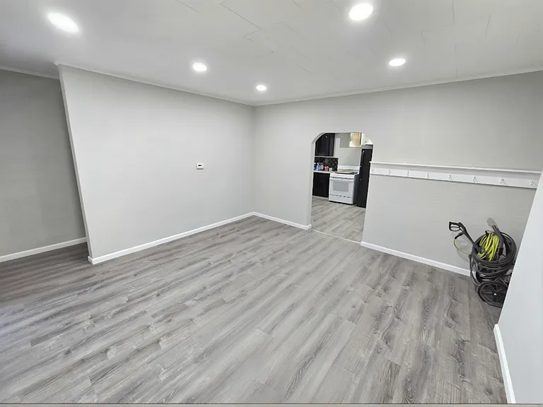 247 Maryland Ave — Photo 1