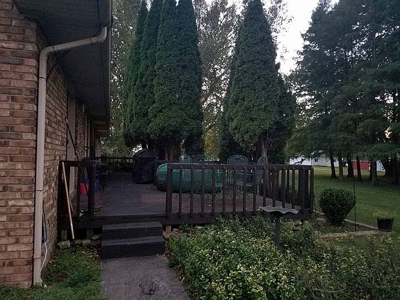 Back deck spans the house! 