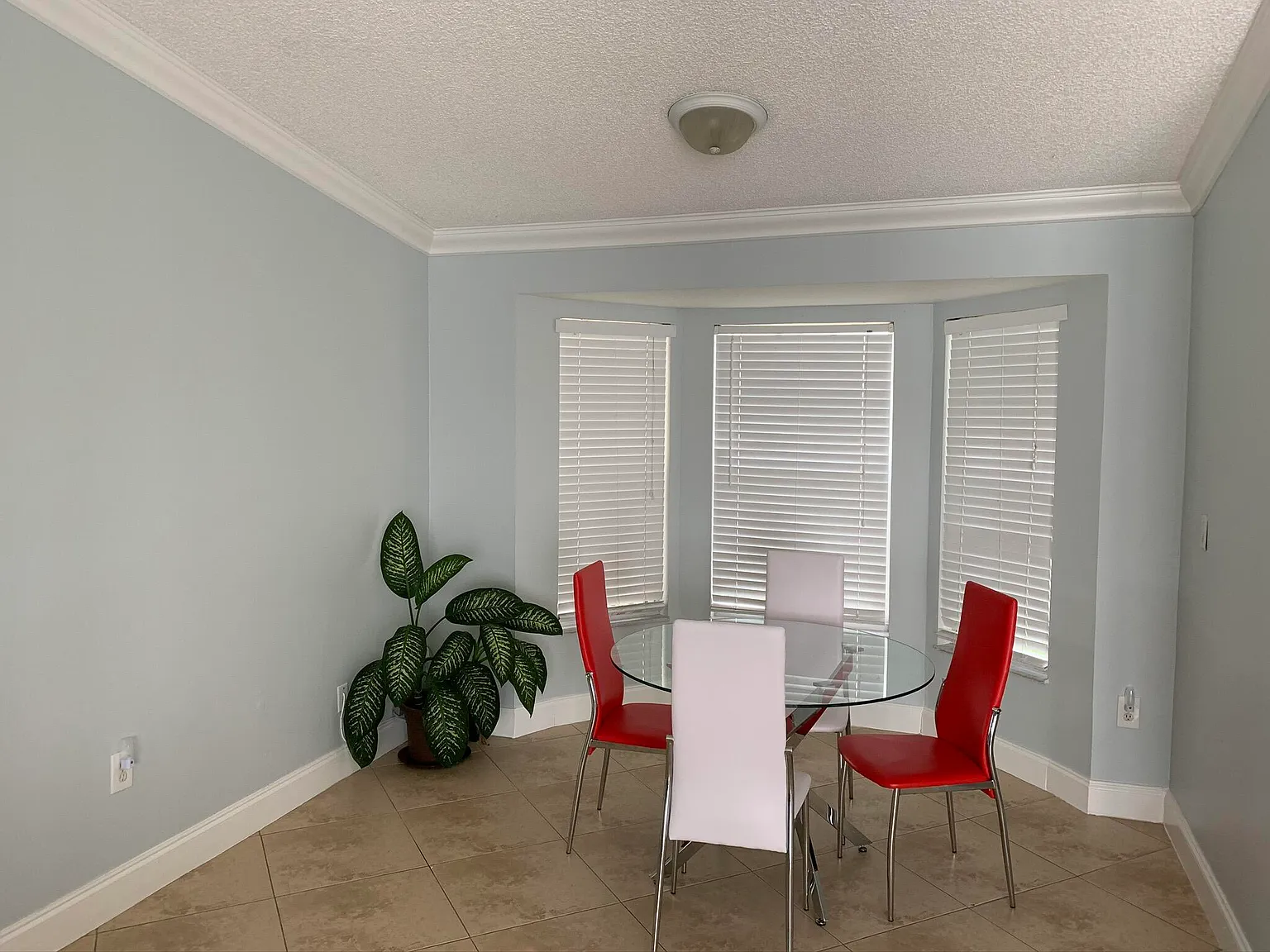3 bed, 2.0 bath, 1423 sqft, $3,500 — Photo 3