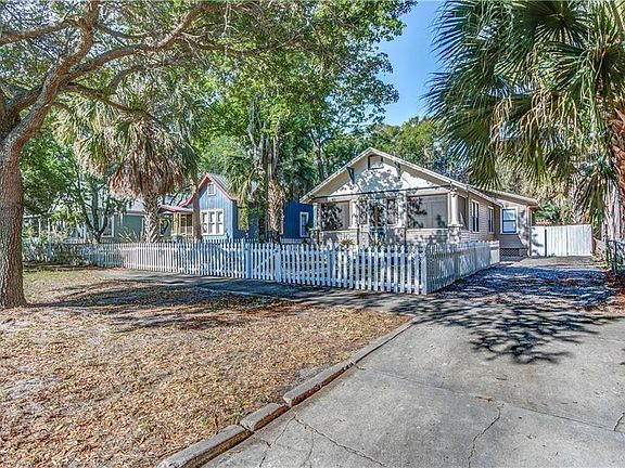 3rd image of 210 Laurel Ave