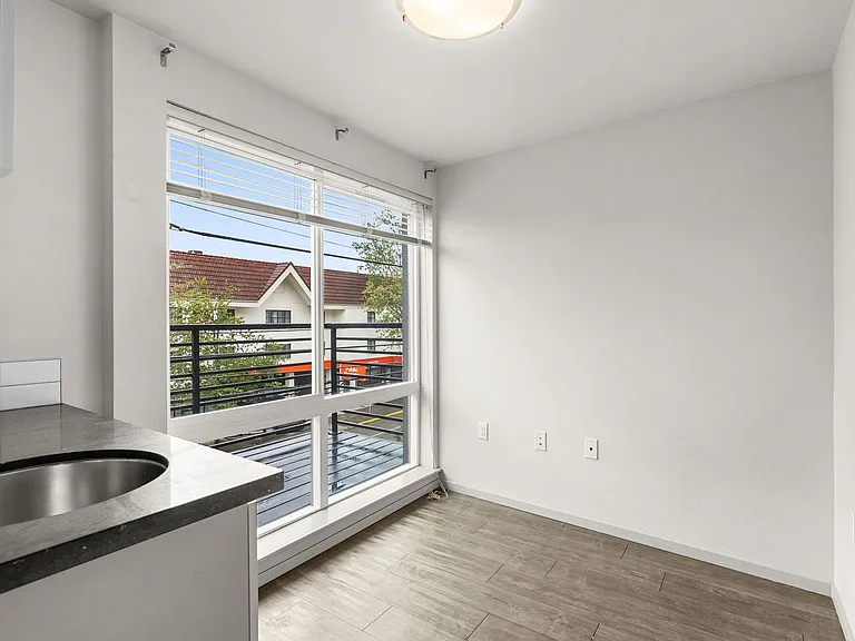 1806-1812 12th Ave Apartments — Photo 11