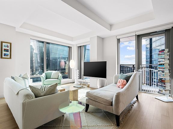 3rd image of 135 Seaport Blvd Unit 1020