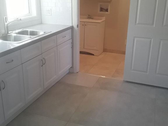 3rd image of 1114 N Hicks Ave