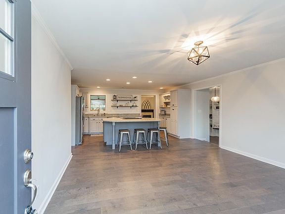 2nd image of 416 Bragg Ave
