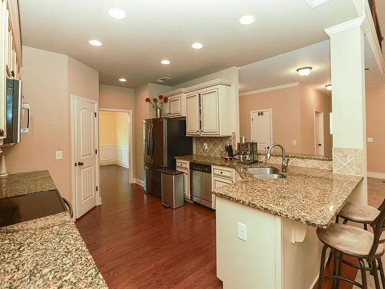 2241 Line Dr — Photo 15